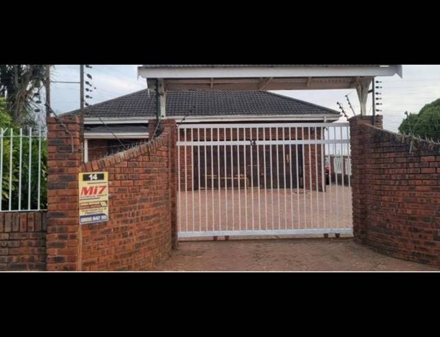 4 BEDROOM HOUSE FOR SALE IN HOWICK EAST